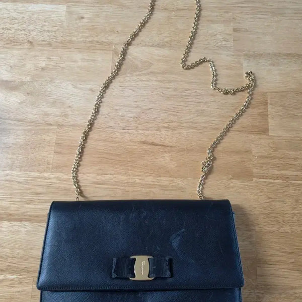 [BUNJANG] Salvatore Ferragamo Gancini Ribbon Chain Bag Black / 페라가모 체인백 블랙 간치니 리본
