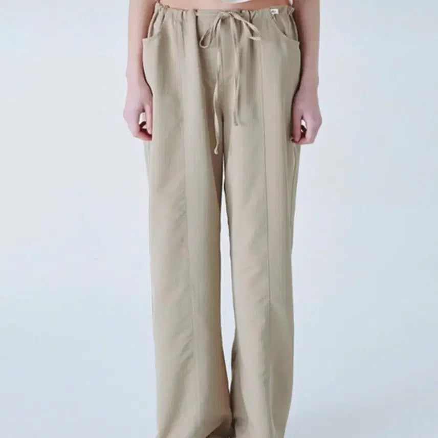 [BUNJANG] Soft Seoul Pointed Label Cargo Pants - Beige / 소프트서울 POINTED LABEL CARGO PANTS_BEIGE