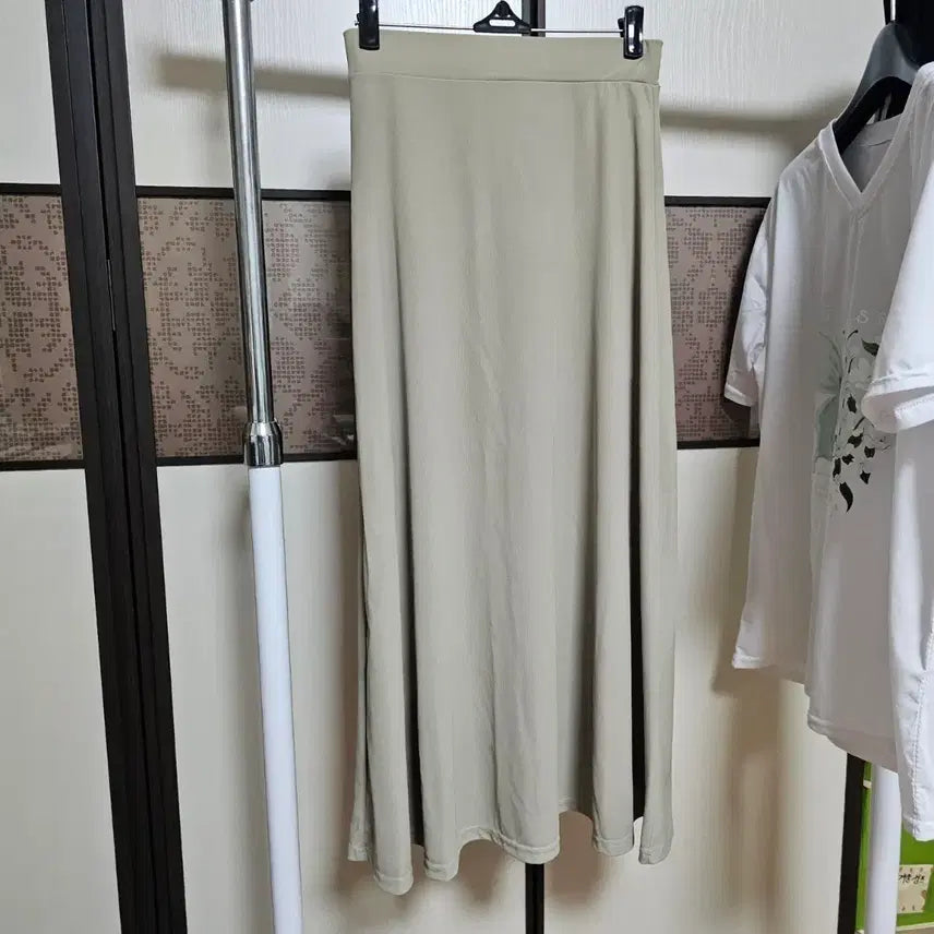 [BUNJANG] Soft Flowy Long Skirt (Size S) / 롱 스커트 s
