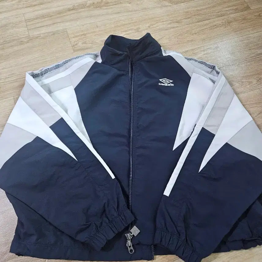 [BUNJANG] Umbro Heritage Windbreaker XS / 엄브로 헤리티지 바람막이 xs