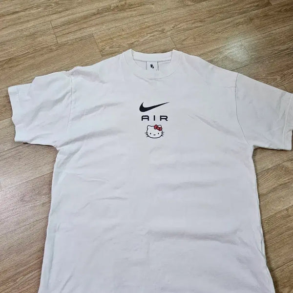 [BUNJANG] Nike x Hello Kitty Swoosh T-Shirt / 나이키 스우시 헬로키티 반팔 티셔츠