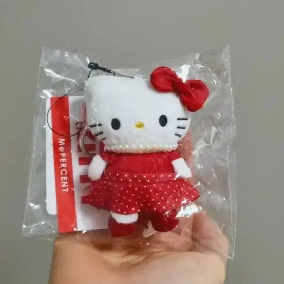 [BUNJANG] Loriz Farm Me % Hello Kitty Mascot Pearl Necklace (Red Dress) / 로리즈팜  미퍼센트 me % 헬로 키티 마스코트 진주 목걸이 레드 드레스