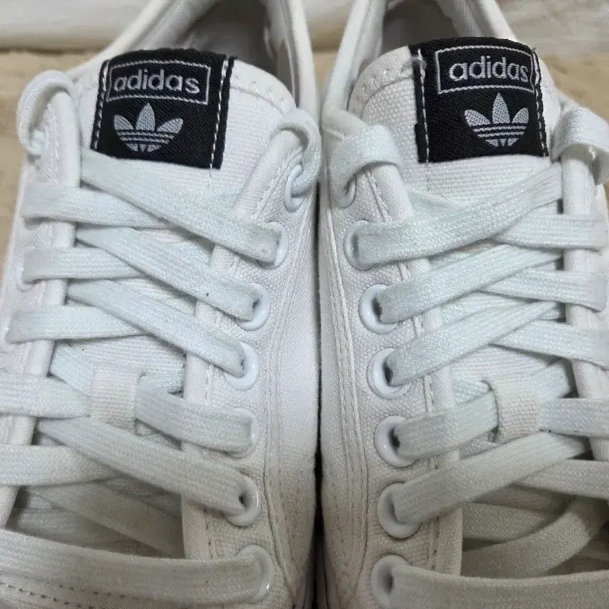 [BUNJANG] Adidas Sneakers / 아디다스  스니커즈 (사이즈 사진확인)