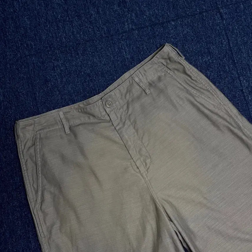 [BUNJANG] Musinsa Standard Satin Bermuda Shorts Beige / [34] 무신사스탠다드 백 사틴 버뮤다 팬츠 베이지