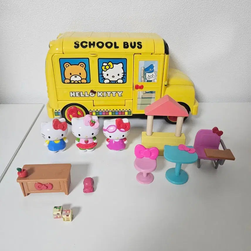 [BUNJANG] Hello Kitty 2013 School Bus Figure / 13년 고전 헬로키티 스쿨버스