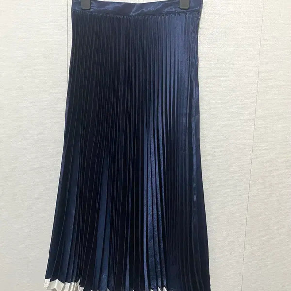 [BUNJANG] Our Hour Navy Pleated Satin Skirt / 오르 네이비 플리츠 새틴 스커트