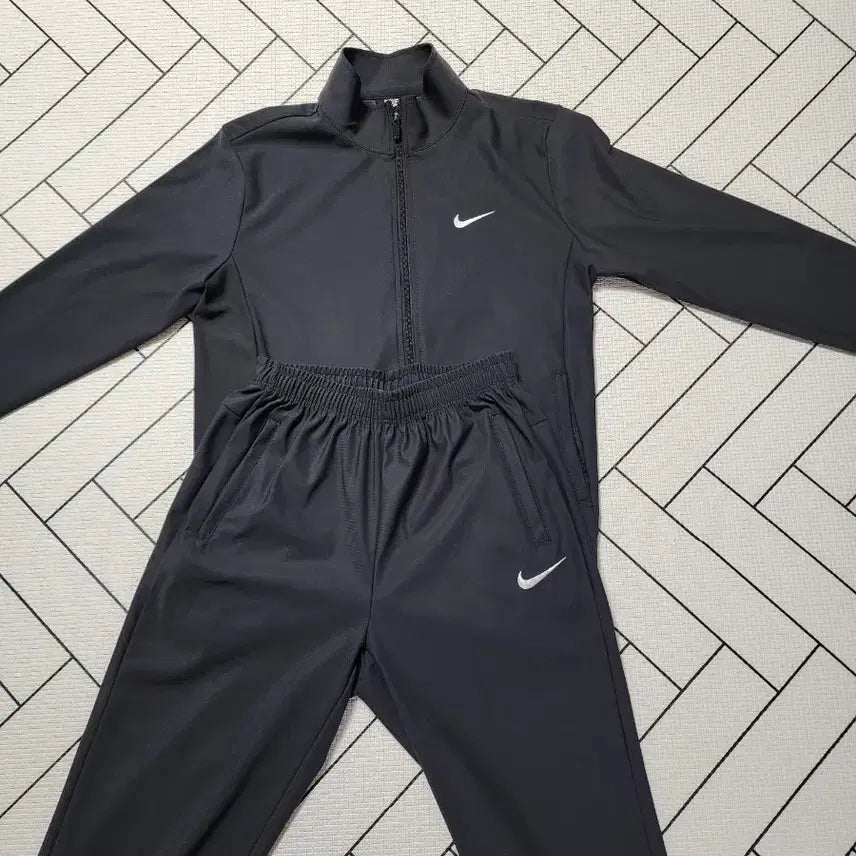 [BUNJANG] Nike Training Set (Top 90, Bottom 75) / 나이키트레이닝복  한벌(95)