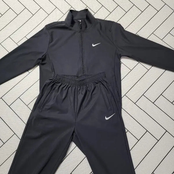 [BUNJANG] Nike Training Set (Top 90, Bottom 75) / 나이키트레이닝복  한벌(95)