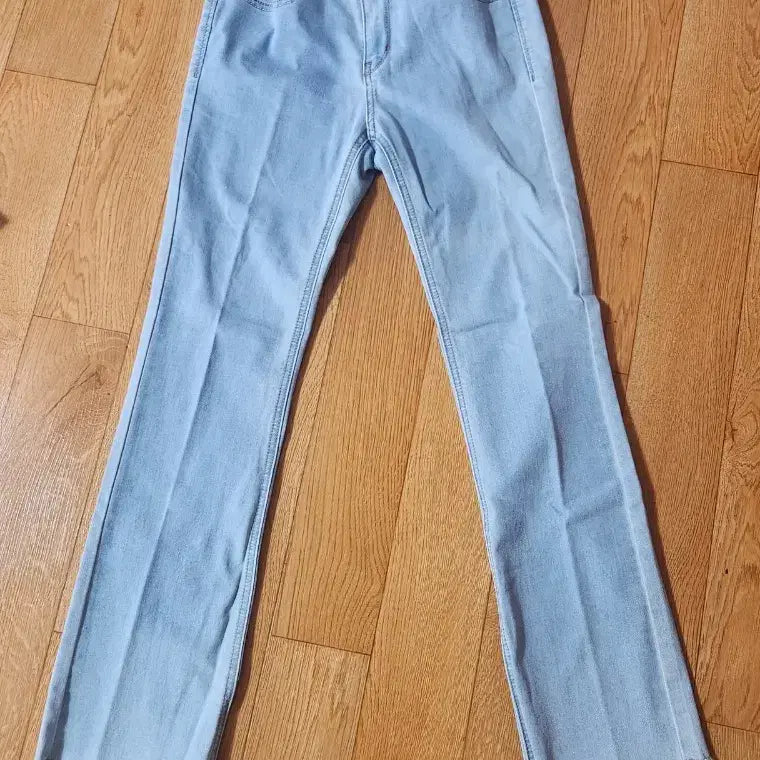 [BUNJANG] BLAKY Light Wash Cut-off Jeans Size S / 블라키 연청 커팅진 64(S)