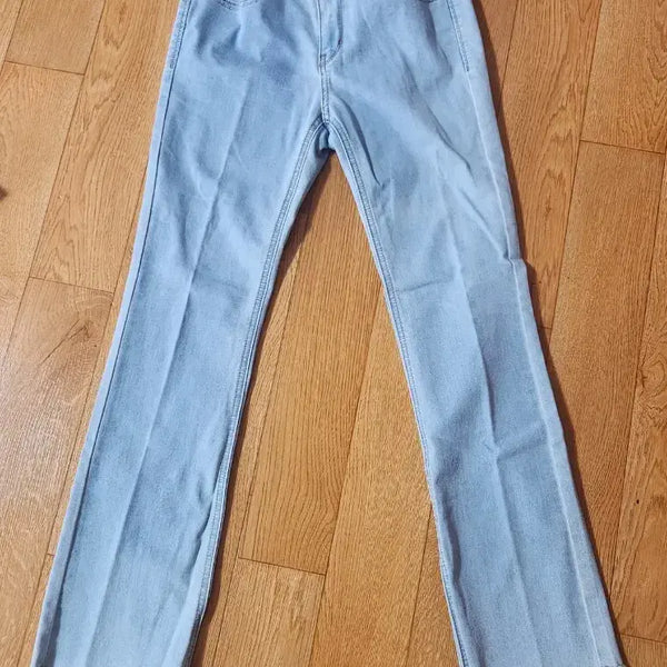 [BUNJANG] BLAKY Light Wash Cut-off Jeans Size S / 블라키 연청 커팅진 64(S)