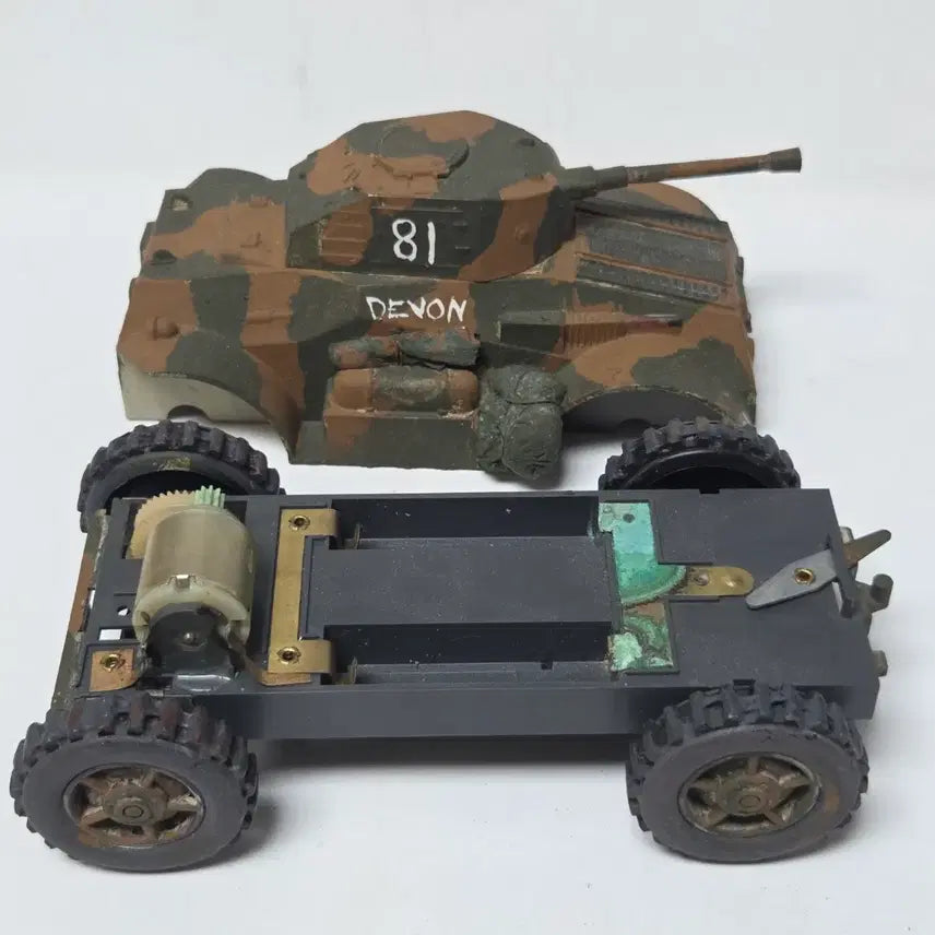 [BUNJANG] 1980s Japanese Motor-Powered Armored Vehicle Plastic Model Kit / 80년대 일본 프라모델 미니카 모터동력 장갑차 올드프라 모터동력