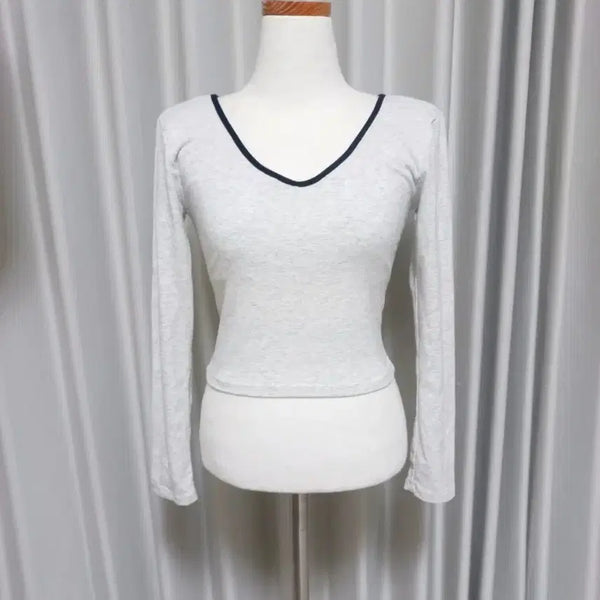 [BUNJANG] V-Neck Long Sleeve Cropped T-Shirt (White/Navy) / (새상품)  V넥 긴팔 쫀쫀크롭티셔츠 55