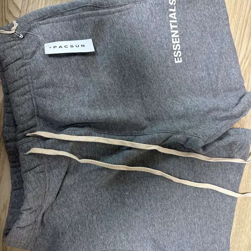 [BUNJANG] Fear of God Essentials 18FW Shorts / 피오갓 에센셜 18fw 반바지