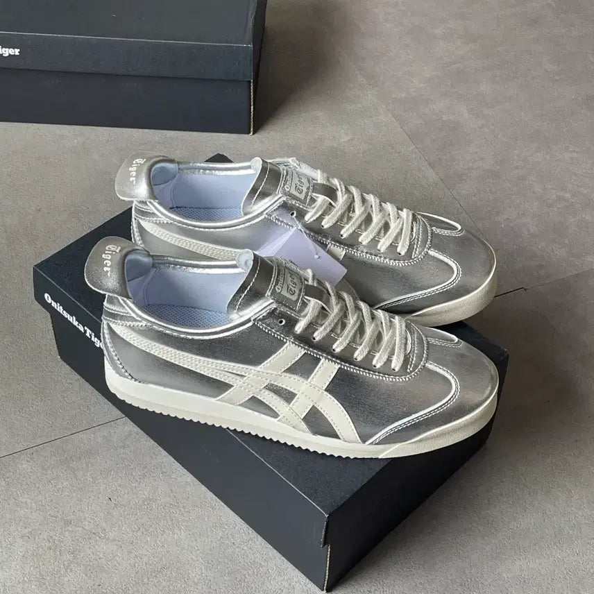 [BUNJANG] Onitsuka Tiger Silver Lightweight Sneakers / 오니츠카 타이거 운동화 스니커즈 실버 경량