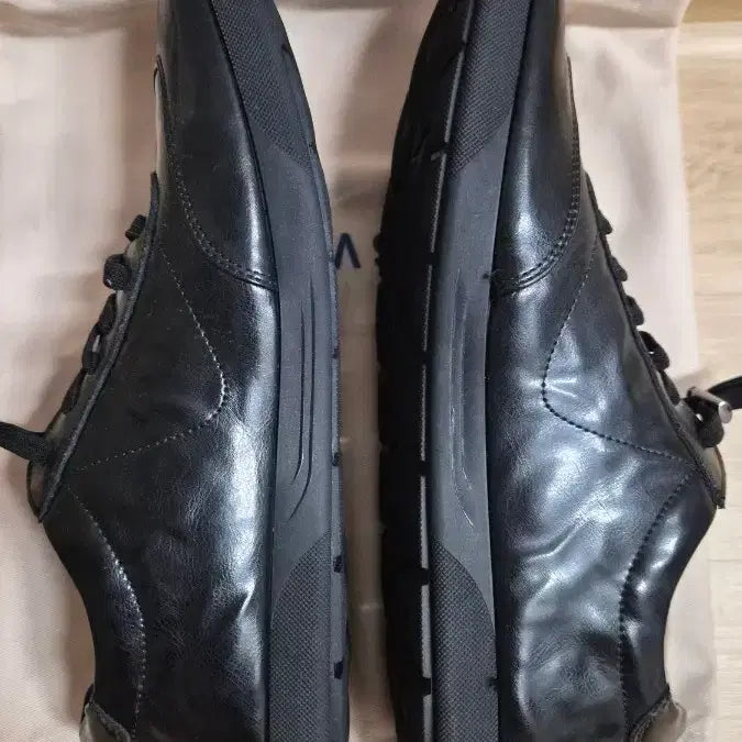 [BUNJANG] Black Leather Sneakers / 블랙 가죽 스니커즈