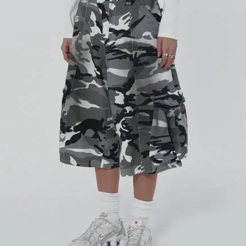 [BUNJANG] Suede Wide Cargo Shorts [White Camo] / 스웨이드 WIDE CARGO SHORTS [WHITE CAMO]