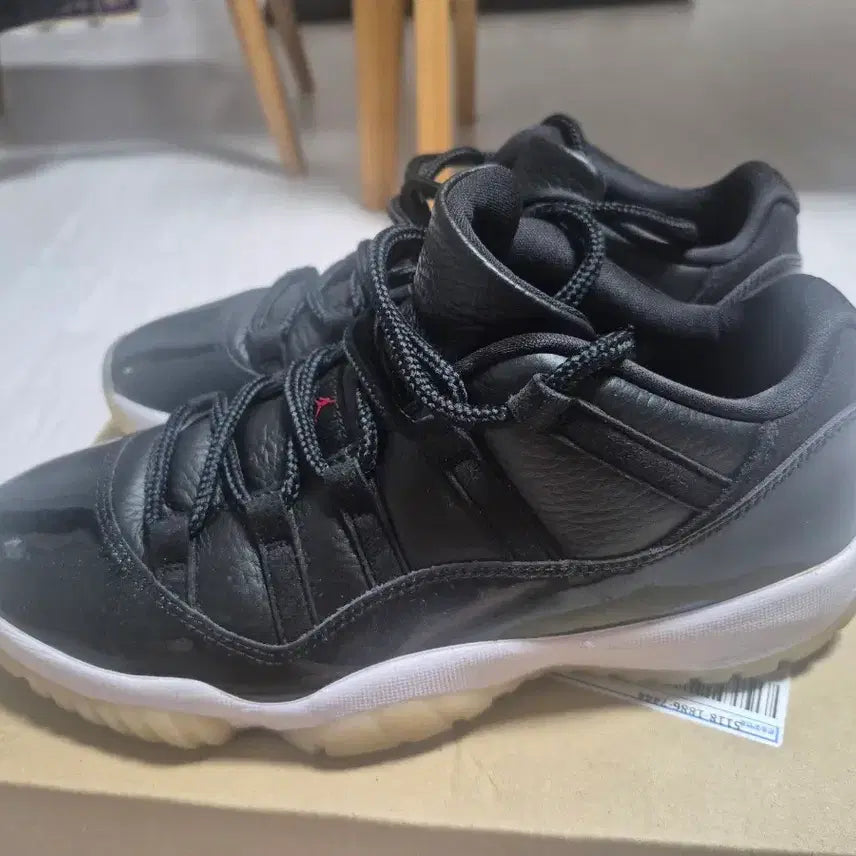 [BUNJANG] Nike Air Jordan 11 Retro Low 72-10 'Black' Sneakers / 나이키 에어조던 11 레트로 블랙