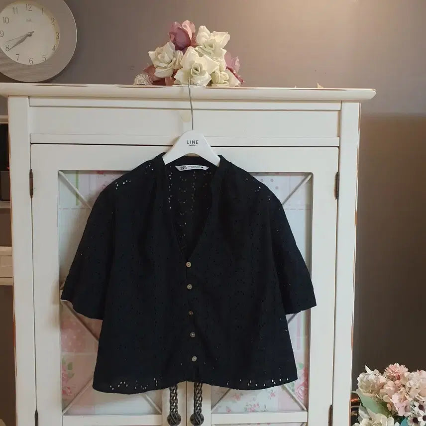 [BUNJANG] Zara Black Eyelet Short Sleeve Blouse / 자라 블랙 아일렛 반팔 블라우스/55-66