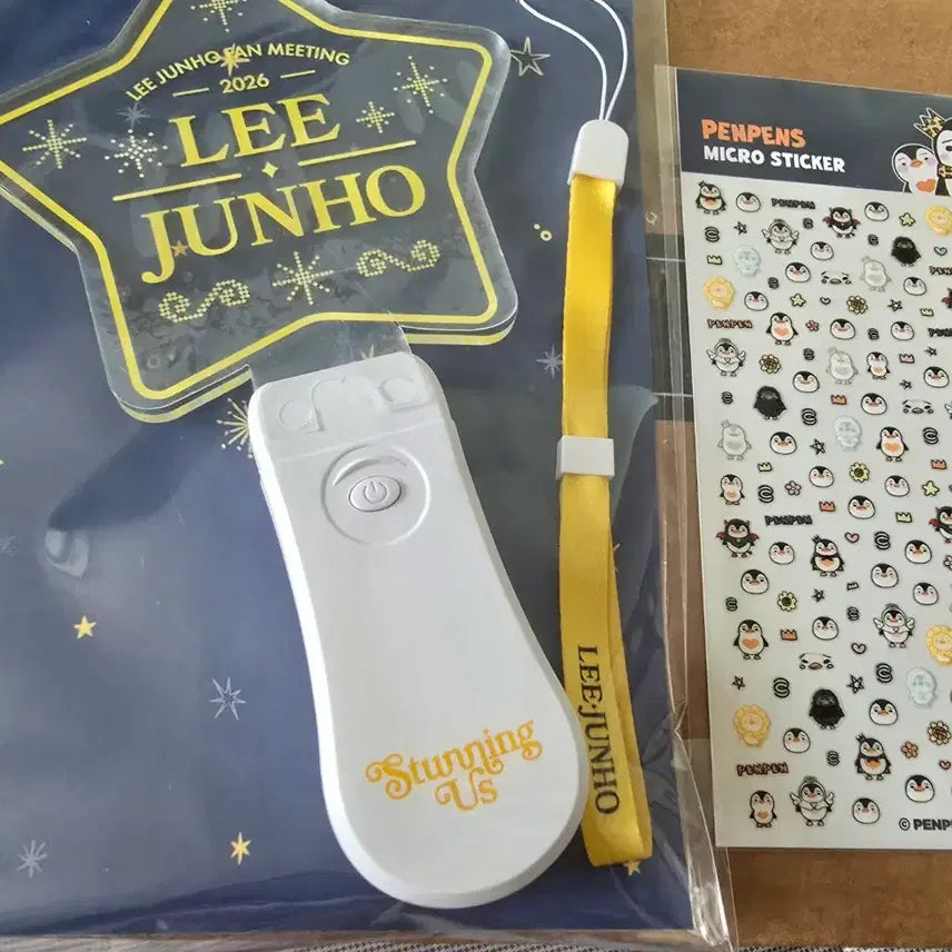 [BUNJANG] 2PM Junho Official Lightstick & Penguin Sticker Bundle / 이준호 응원봉+ 펭펭 스티커