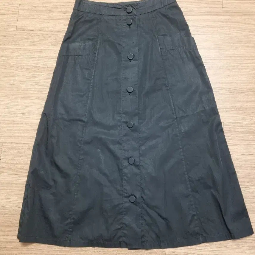[BUNJANG] Moschino Black Button A-Line Midi Skirt / 모스키노 블랙 버튼 A라인 미디 스커트 치마 26인치 moschino