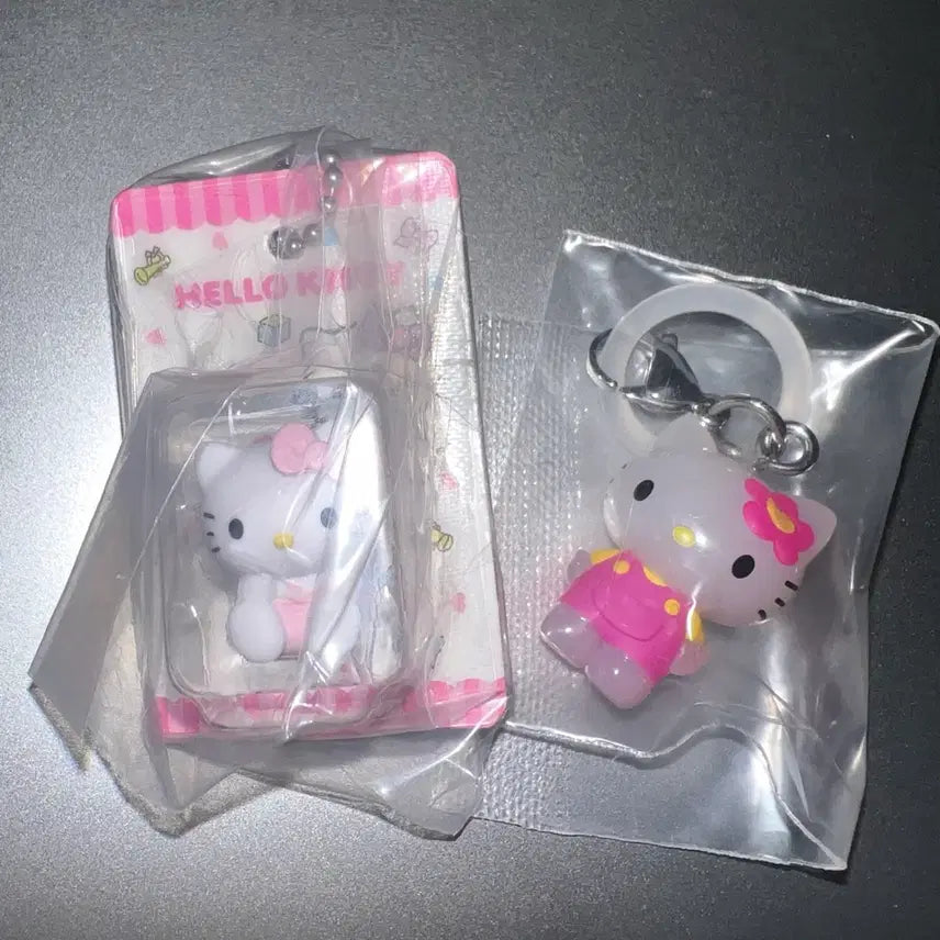 [BUNJANG] Sanrio Hello Kitty Mejikashi Mascot Keychain Mini Figure / 산리오 헬로키티 메지루시 마스코트 키링 가챠 키티 미니어쳐 패키지 키링