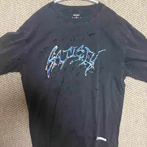[BUNJANG] Satisfy Mostech M Graphic T-shirt / 새티스파이 모스테크 m
