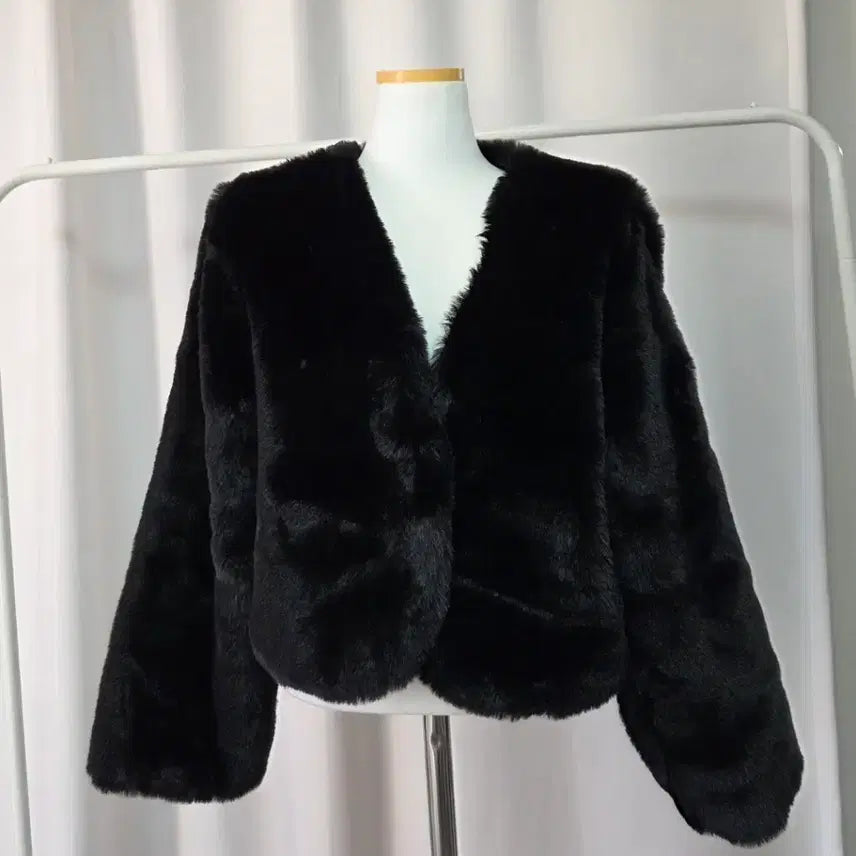 [BUNJANG] Black Cropped Faux Fur Jacket / 크롭 블랙 인조 퍼 자켓 숏자켓