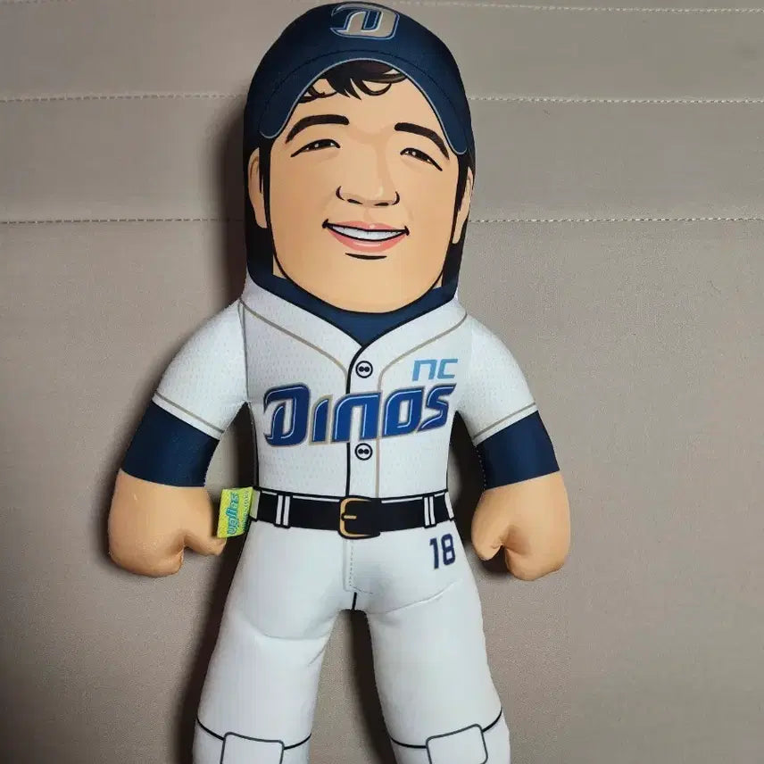 [BUNJANG] NC Dinos Baseball Player Plush Doll #18 (Park Seok-min) / NC 다이노스 야구선수 봉제인형 18번(박석민)