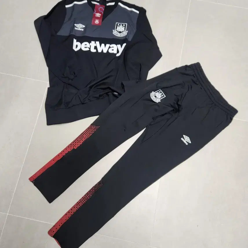 [BUNJANG] Umbro West Ham Training Set / [S(95)] 엄브로 웨스트햄 트레이닝 세트 새제품 판매