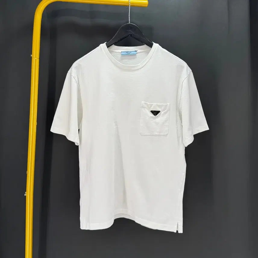 [BUNJANG] Prada Triangle Logo Pocket Short Sleeve T-Shirt White / [S사이즈] 프라다 삼각로고 포켓 반팔 티셔츠 화이트