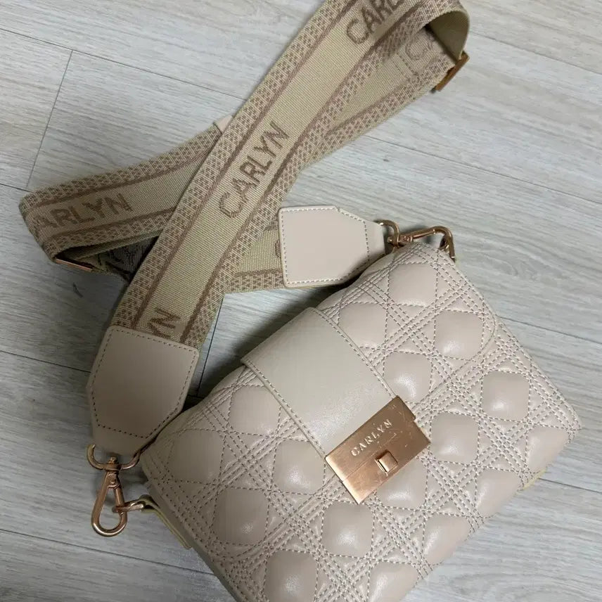 [BUNJANG] Carlyn Women's Quilted Crossbody Shoulder Bag / 칼린 백