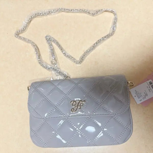 [BUNJANG] Maison de Fleur Patent Quilted Chain Bag Beige Gray / 새상품 일본정품 메종드플뢰르 베이지그레이 페이던트 퀼팅 체인백