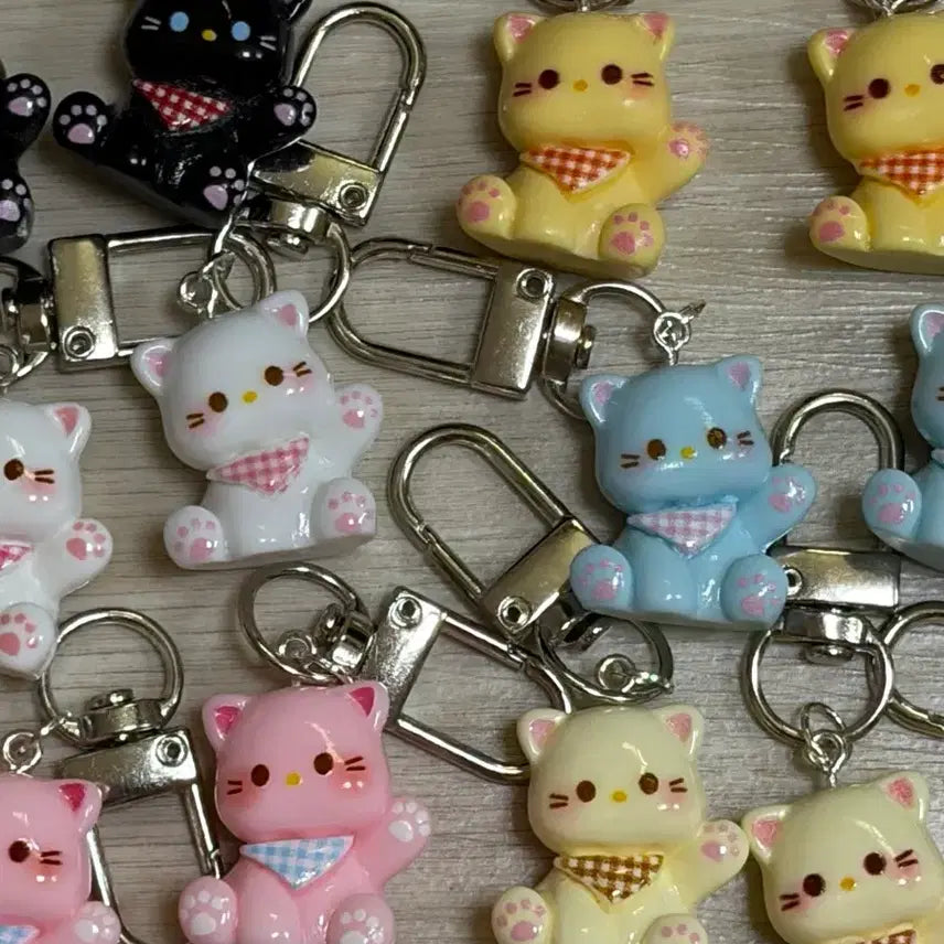 [BUNJANG] Mini Baby Cat Figurine Charm Keychain Phone Strap Pendant / 열쇠고리 키링 피규어 펜던트 백참 키홀더 핸드폰줄 미니 턱받이 아기고양이