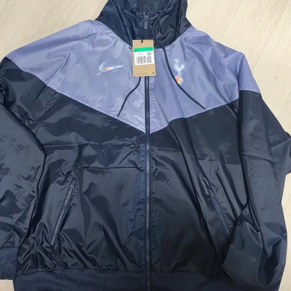 [BUNJANG] 23-24 Tottenham Hotspur Essential Windrunner Jacket (International XL) / 23-24 토트넘 에센셜 윈드러너 자켓 해외XL