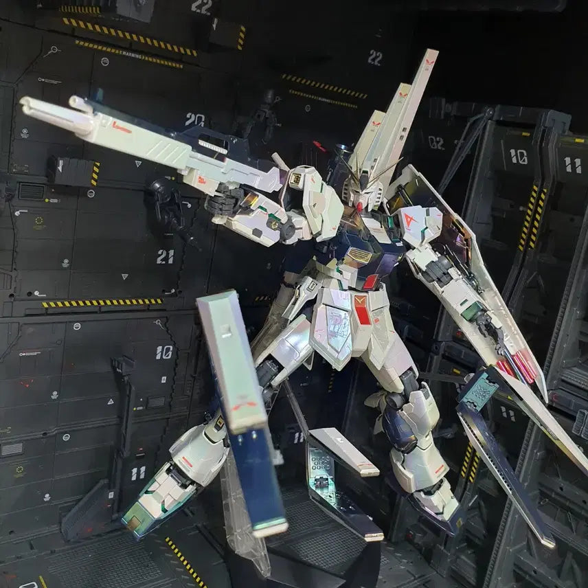 [BUNJANG] MG RX-93 Nu Gundam Painted Model Kit - Holographic Finish / [건담] MG 뉴 건담 도색작 편광 홀로 조립완성