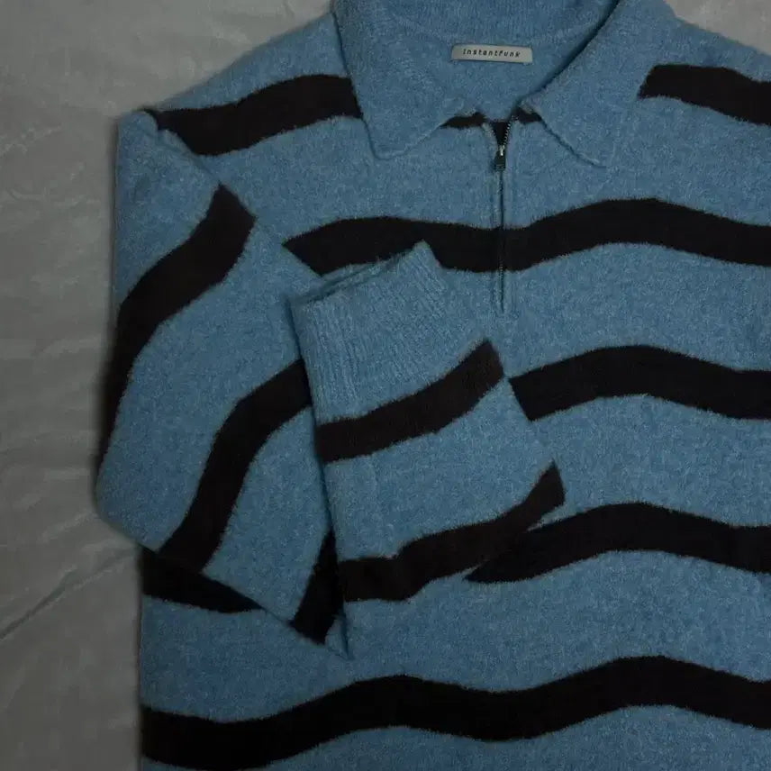[BUNJANG] Instantfunk MS Stripe Half Zip-Up Knit (Blue) / [Free] 인스턴트펑크 MS 스트라이프 하프 집업 니트 (블루)