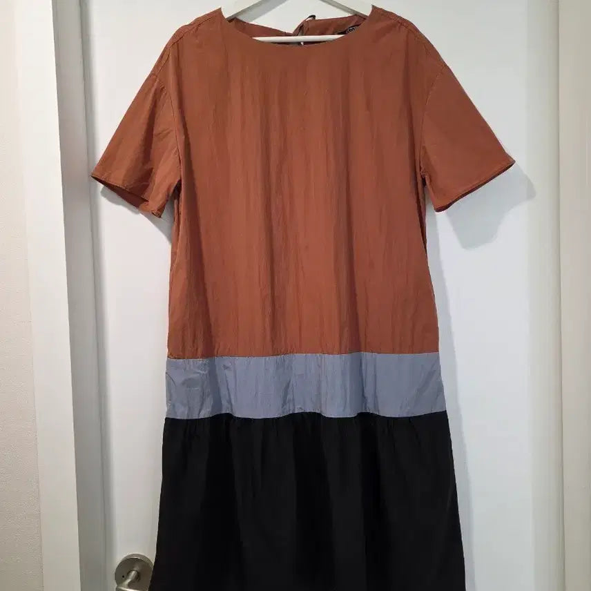 [BUNJANG] Egoist Colorblock Short-Sleeve Dress / 에고이스트 바스락 소재 배색 반팔 원피스