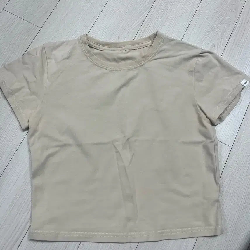 [BUNJANG] Andar Beige Short-Sleeve T-Shirt / 안다르 베이지색 반팔 티셔츠 4