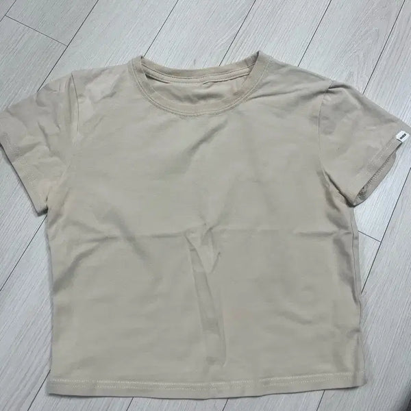 [BUNJANG] Andar Beige Short-Sleeve T-Shirt / 안다르 베이지색 반팔 티셔츠 4