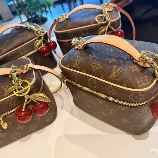 [BUNJANG] Coach Glitter Cherry Keychain / 새제품)코치 글리터 체리키링