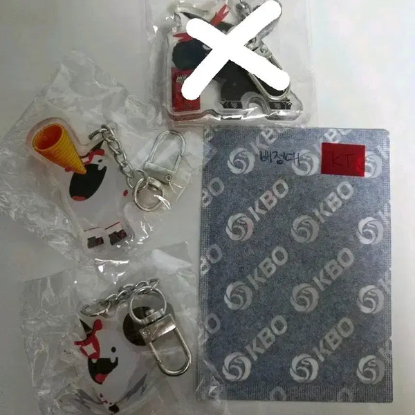 [BUNJANG] KBO Lotte Welfare KT Wiz Ddori Keyring Bae Jeong-dae / KBO 롯데 웰푸드 KT 위즈 또리 키링 배정대 띠부씰