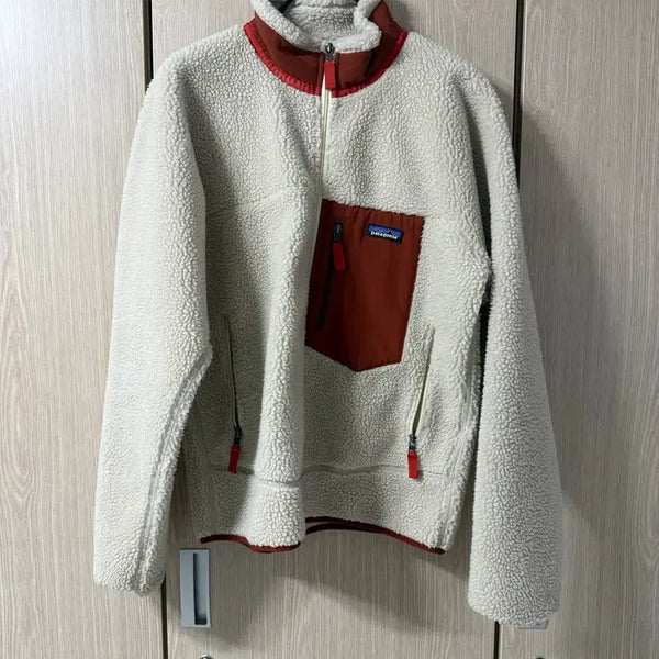 [BUNJANG] Patagonia Classic Retro-X Jacket Natural/Barn Red / 파타고니아 클래식 레트로X 자켓 내츄럴 반 레드