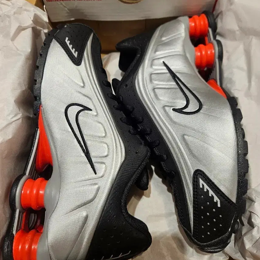[BUNJANG] Nike Shox R4 GS Metallic Silver Black (240) / 나이키 샥스 R4 GS 240