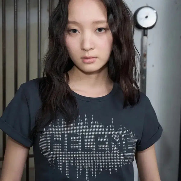 [BUNJANG] Helene Paris Stud Appliqué Half T-shirt / 헬레네파리스 스터드 아플리케 하프 티셔츠