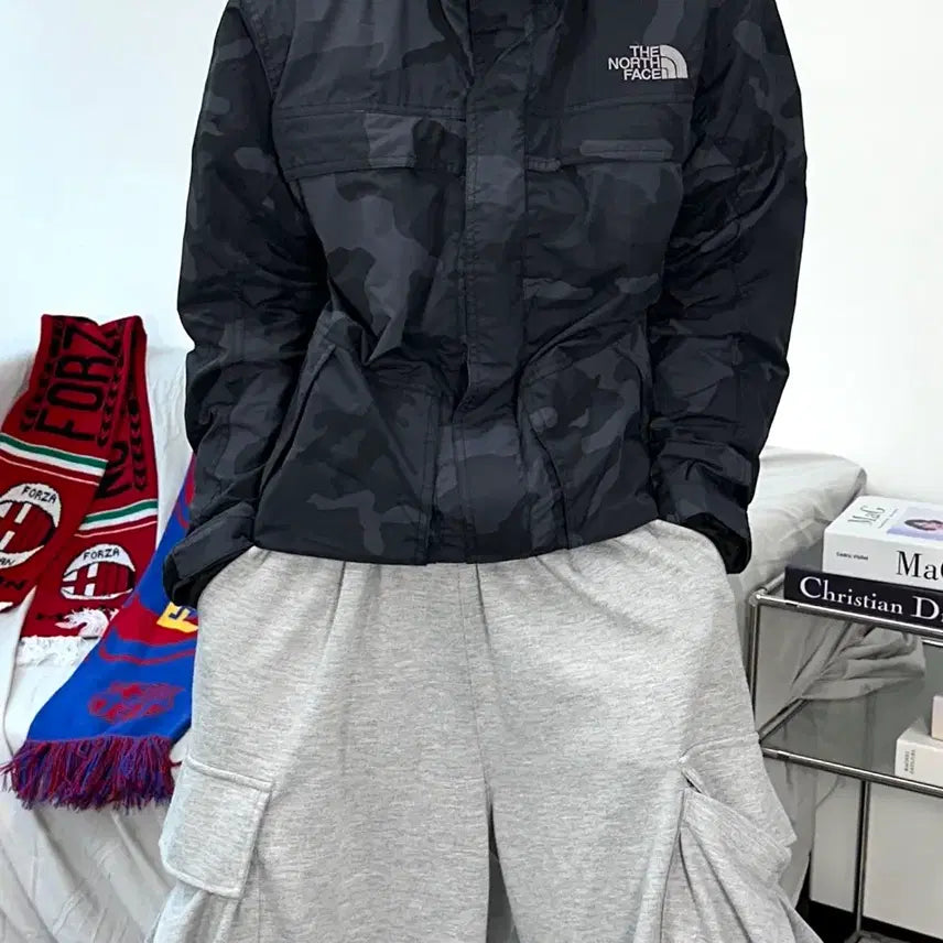 [BUNJANG] The North Face Black Camo Windbreaker Size S / 노스페이스 블랙 카모 바람막이 S