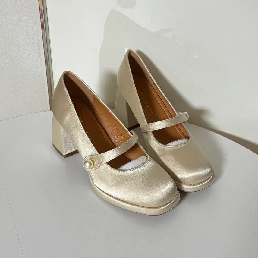 [BUNJANG] Women's 7cm Platform Shoes - Light Beige Satin Strap (Size 240) / #새상품 240사이즈 7cm 연베이지 새틴 스트랩 통굽 구두
