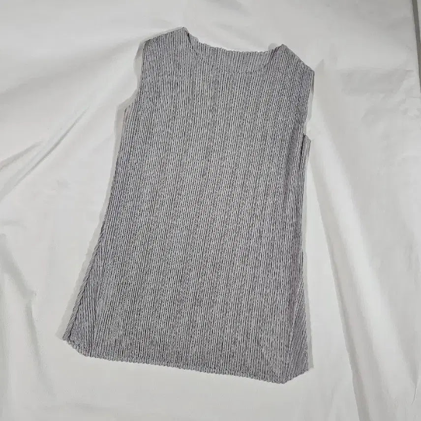 [BUNJANG] ARTE Pleated Sleeveless Top - Domestic Production, Plus Size / ARTE 국산 플리츠 주름옷 민소매 나시 탑 국내산 빅사이즈