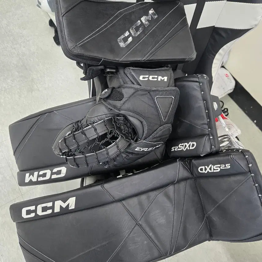 [BUNJANG] CCM Junior Goalie Pad, Glove, and Blocker Set / ccm 주니어 골리패드,글러브,블로커 팝니다