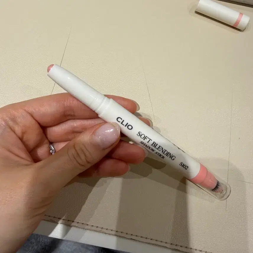 [BUNJANG] CLIO Soft Blending Shadow Stick Favorite Peach / 클리오 소프트 블렌딩 섀도우 스틱 페이보릿피치