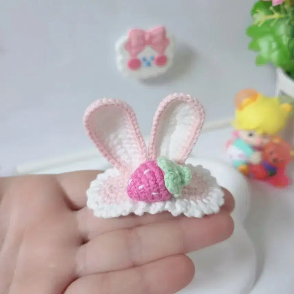 [BUNJANG] Handmade Knitted Strawberry Rabbit Hairpin for Children / 손뜨개 귀여운 토끼 딸기 뜨개  머리핀 헤어핀 핸드메이드 어린이집 선물